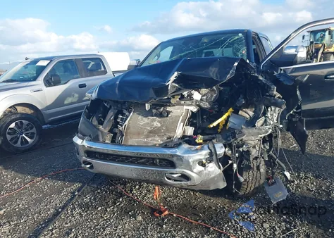 2021 Ram 1500 Laramie 4X4 6'4 Box из США, поврежденный, VIN 1C6SRFRT2MN742639